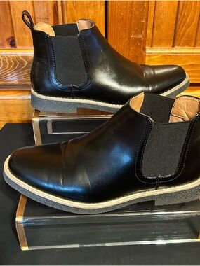 Deer Stags Black Leather Chukka Boots with Tan Trim